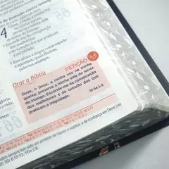 A Biblia da Mulher | Letra Grande | NAA | Capa Luxo Azul - comprar online