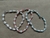 Pulsera de caracoles marinos con cuentas de color