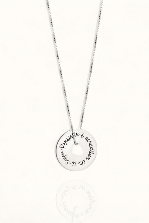 Colar "persistir é acreditar em si sempre"