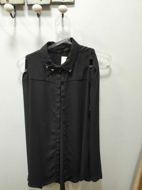 Camisa com mangas longas tacha gola detalhes ombros - comprar online