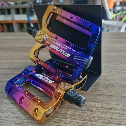 PEDAL ALUM PLATAFORMA 9/16 BRUTUS - ARCO IRIS - comprar online