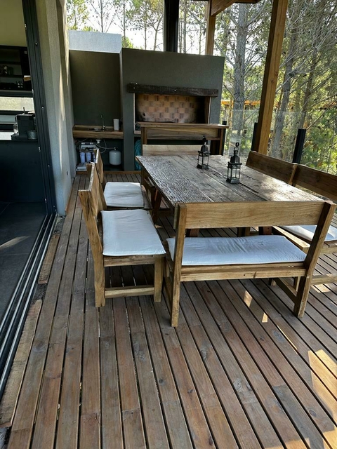 Bancos con respaldo de Laurel