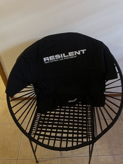 Remera Boxy Estampada MARA RESILENT Negro