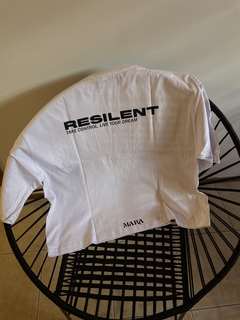 Remera Boxy Estampada MARA RESILENT Blanco