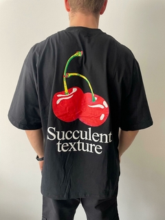 Remera Boxy Estampada Succulent Negro