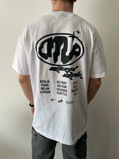 Remera Oversize Delayed Visions Blanco