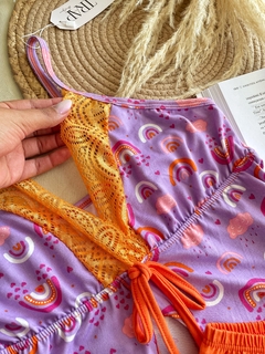 Pijama batinha arco íris na internet