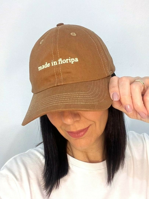 Boné made in floripa caramelo