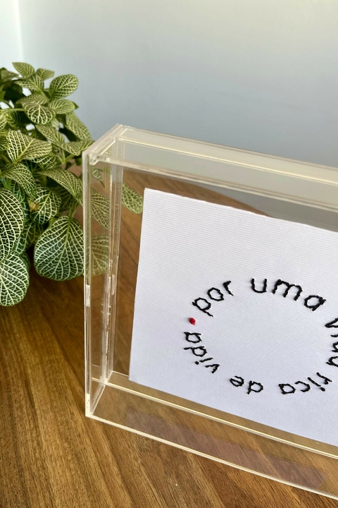 Quadros de acrílico bordado | Collab Amarrilho