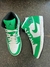 Tenis Jordan 1 mid combinación color blanco con verde