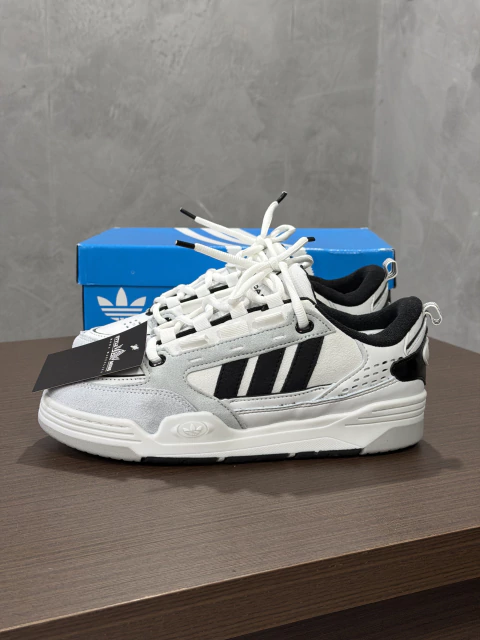 Adi 2000 - Gelo / Branco / Preto