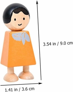 Familia muñecos de madera con mascota