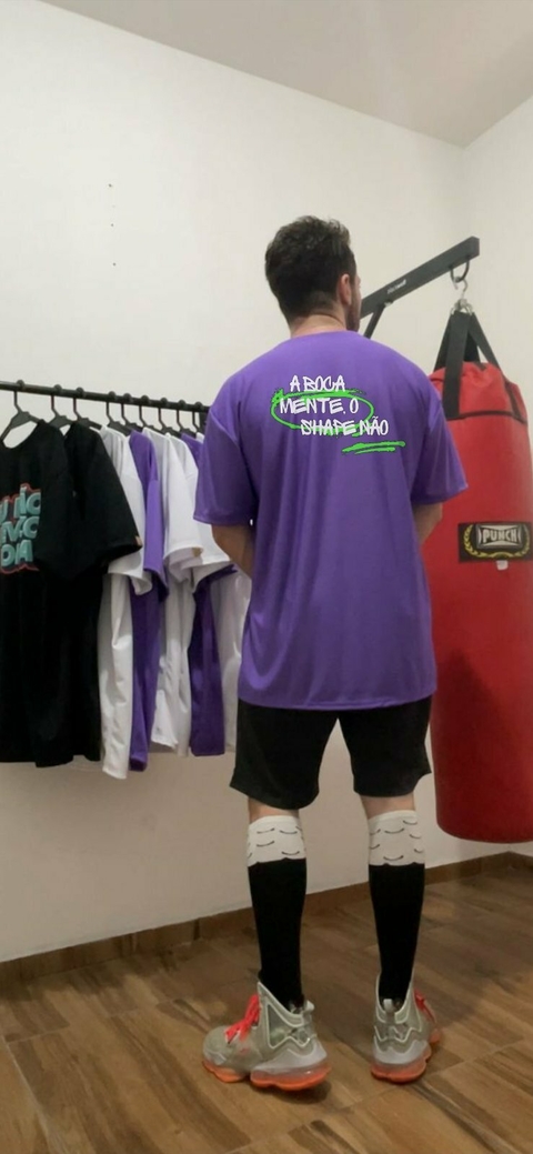 Camiseta Gym Rat Roxa A Boca Mente o Shape Não - comprar online