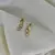 Brinco pendurado com pedra banhado a Ouro 18K