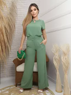 Arrase no Estilo com o Conjunto Elegante de Calça e Blusa de Manga Curta - loja online