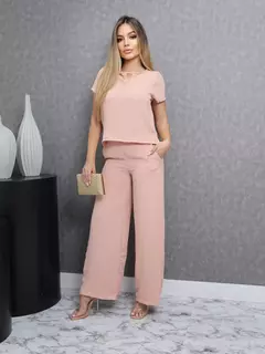 Arrase no Estilo com o Conjunto Elegante de Calça e Blusa de Manga Curta - comprar online