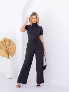 Conjunto de Calça Pantalona e Blusa Gola Alta na internet
