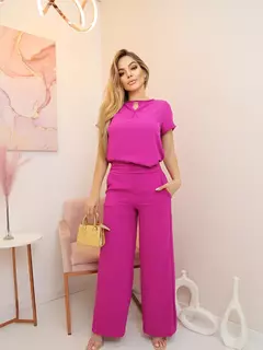 Arrase no Estilo com o Conjunto Elegante de Calça e Blusa de Manga Curta - loja online