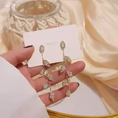 Imagem do Brinco de Luxo Banhado 14K Folhas de Ouro Real Brinco, Delicado Micro Incrustado