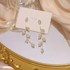 Brinco de Luxo Banhado 14K Folhas de Ouro Real Brinco, Delicado Micro Incrustado - comprar online
