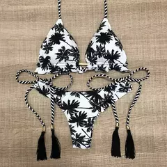 Conjunto sexy de biquíni estampado em pôa na internet
