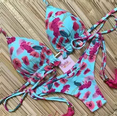 Conjunto sexy de biquíni estampado em pôa na internet