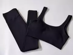 Conjunto de esporte sem costura feminino 2 de duas peças na internet