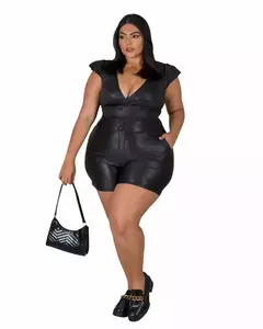 Conjunto feminino cirrê curto + Cropped top Plus Couro fake na internet