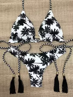 Conjunto sexy de biquíni estampado em pôa na internet