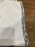 Camiseta branca da Dior com detalhes em malha chinesa cinza na lateral