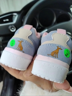 Zapa adidas simpsons rosas en internet