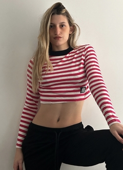 Camiseta Crop Blanca y Fucsia
