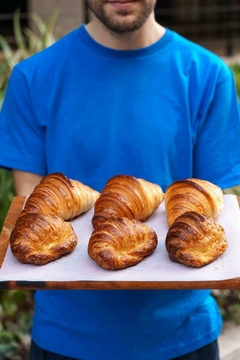 Croissants 1 docena (12 unidades de 120g c/u) - comprar online