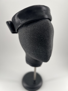 Chapeu Pillbox Elegance na internet