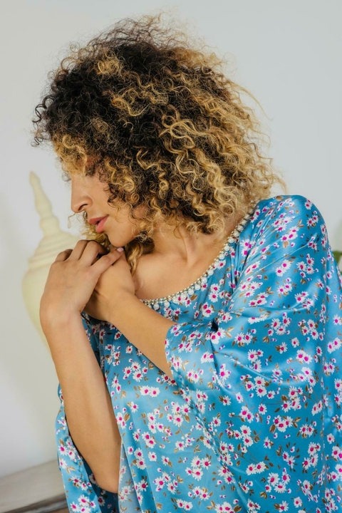 KAFTÁN AZUL CON PERLAS - DISEÑO EXCLUSIVO