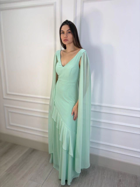 Vestido verde água em chiffon com manga capa