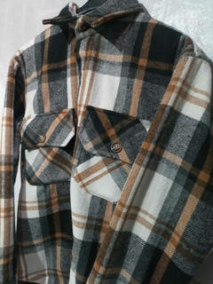 Camisaco con piel Black con lineas marrones en internet