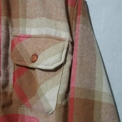 Camisaco con piel marron con beige y lineas rojas - comprar online