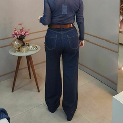 Calça Jeans Wide Leg Premium – Elegância Estruturada com Toque Fashion e Versatilidade Atemporal

Calça Jeans Dora

Seja bem-vinda à elegância estruturada com alma fashion. A Calça Wide Leg Premium é um verdadeiro ícone do guarda-roupa feminino contemporâ