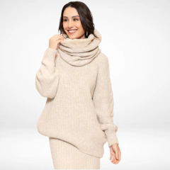 Blusa Alessandra alongada com gola removível em pele fake, bolsos laterais e detalhe em trança. Elegância, conforto e versatilidade para o inverno.