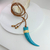 Colar Cordão Couro Dente Azul Detalhe Dourado