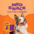 Cachorro sorridente com o produto MedSnack, um petisco porta-remédio, em fundo laranja.