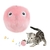 Gato brincando com uma bola interativa de pelúcia rosa, com notas musicais ao redor.