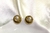 Aretes de perla en concha