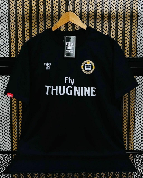 Camiseta preta da marca TG NINE com logotipo e texto 'Fly TG' em destaque.
