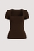 Blusa básica decote quadrado na internet