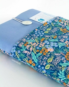 Funda azul de hojas
