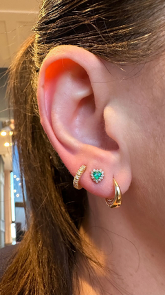 Brinco pequeno coração esmeralda e diamantes - comprar online