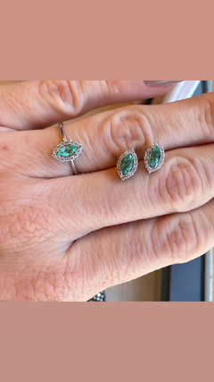 Brinco Navete Esmeralda e Diamantes. - Luiza Castro Joias 