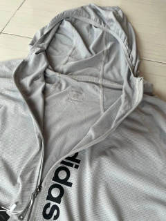 Campera Rompeviento Adidas WIND.RDY Gris en internet